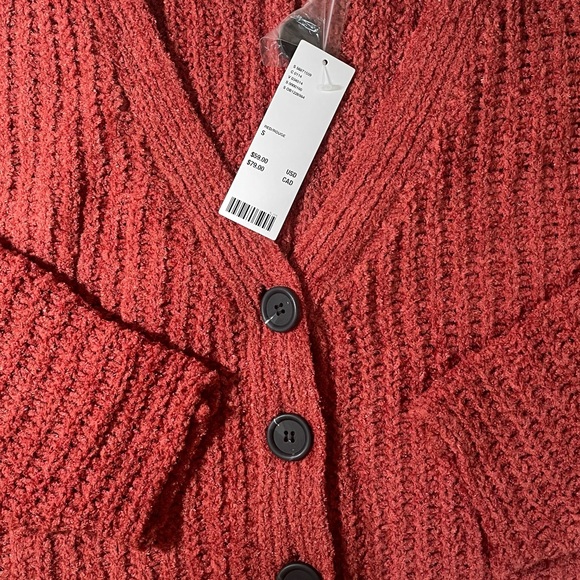 Small Red Cropped Cardigan classic v-line | UO - Picture 5 of 11